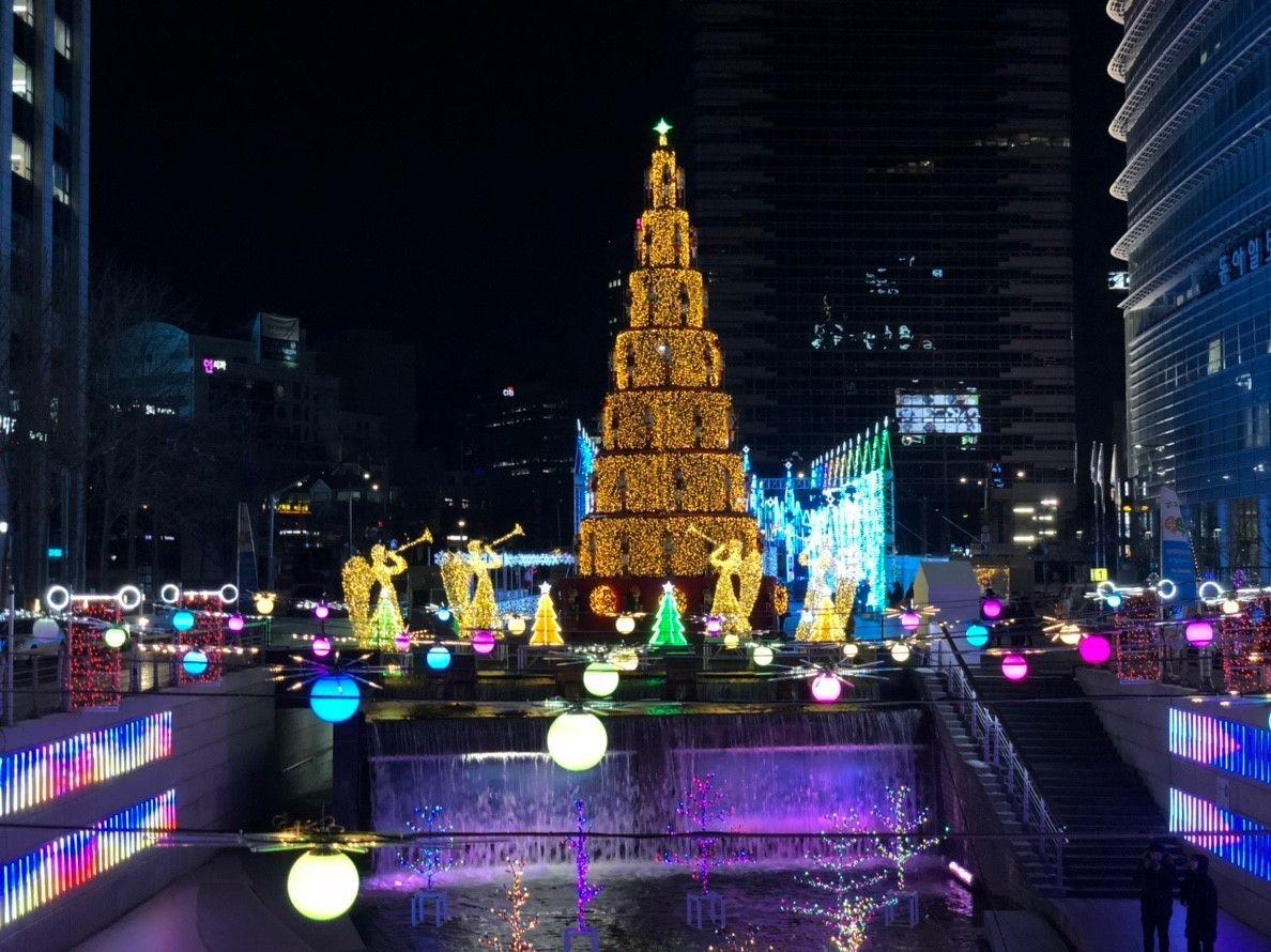 2025, christmas, lights, festival, beautiful, romantic, holiday, happy new year, 2025, lanterns, angels, heart, stream, cheonggyecheon, seoul, korea, jonggak